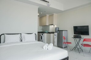 1 bedroom, bed sheets