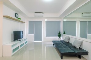 TV - Gorgeous 3BR at Sudirman Park Apartment near LSPR (Jakarta)