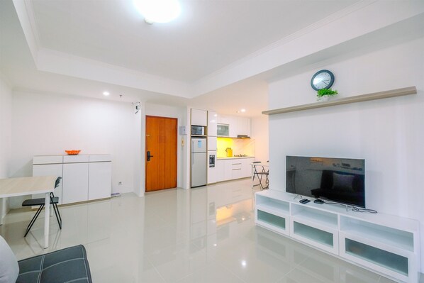 TV - Gorgeous 3BR at Sudirman Park Apartment near LSPR (Jakarta)