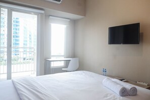 Room | 1 bedroom, free WiFi, bed sheets - Restful Studio Apartment at Orchard Supermall Mansion (Surabaya)