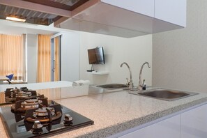 Réfrigérateur, plaque de cuisson