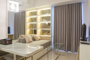 TV - Best Value 1BR Apartment Connected to Mall at Anderson Supermall Mansion (Surabaya)