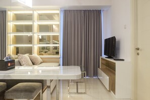 TV - Best Value 1BR Apartment Connected to Mall at Anderson Supermall Mansion (Surabaya)