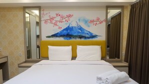 A hotel room with a bed, a painting of Mount Fuji, and a mirror. - Modern Luxurious Studio Apartment at Tanglin Tower Supermall Mansion (Surabaya)