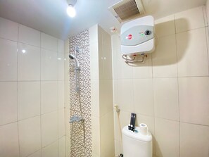 Shower, free toiletries, towels - Modern and Comfy Studio Room at Grand Asia Afrika Apartment (Bandung)