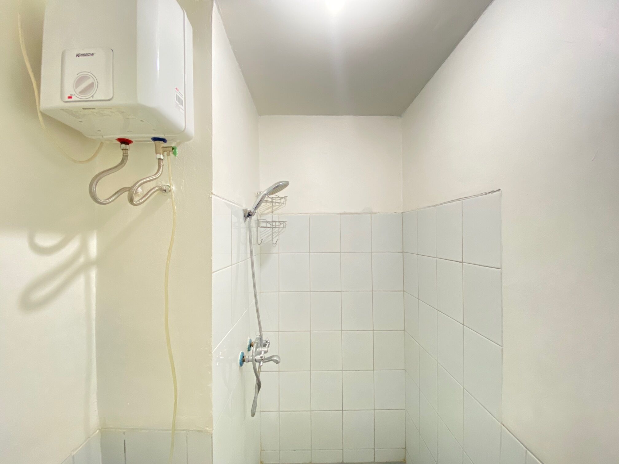 Shower, free toiletries, towels