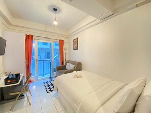 Room | 2 bedrooms, free WiFi, bed sheets - Cozy Studio Room at Grand Asia Afrika Apartment (Bandung)