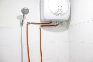 Shower, free toiletries, towels - Minimalist Studio Apartment at The Suite @Metro (Bandung)