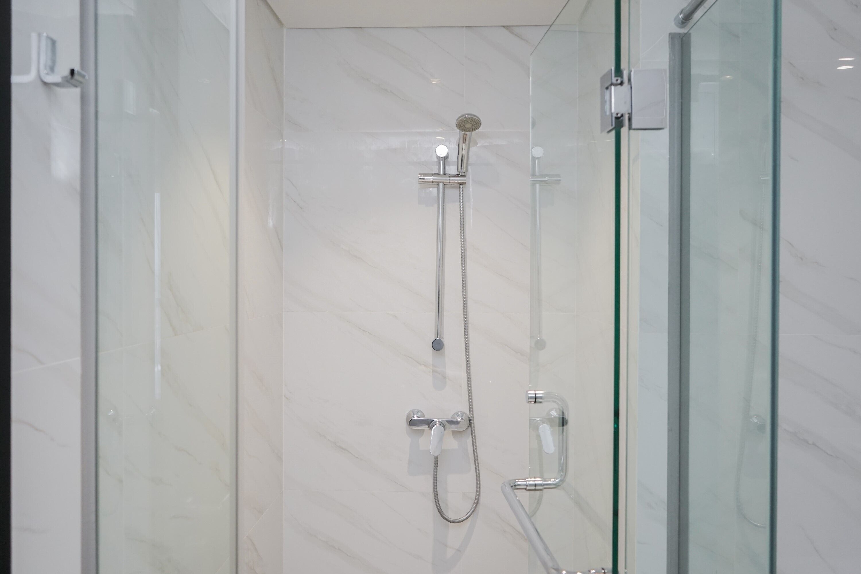 Shower, free toiletries, towels