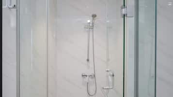 Shower, free toiletries, towels