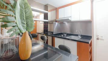 Rom | Eget kjøkken | Kjøleskap, kokeplater, oppvaskmaskin og kjøkkenutstyr