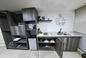 Private kitchen - S09 PREMIUM KING SUITE, JUST 2 MINUTES FROM THE TEC! (Ciudad López Mateos)