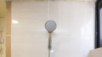 Room | Bathroom | Shower, free toiletries, towels