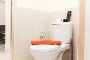 Douche, articles de toilette gratuits, serviettes fournies