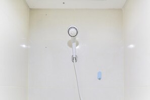 Room | Bathroom | Shower, free toiletries, towels - Cozy Studio at Elvis Tower Apartment (Cikarang)