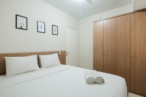 Room | 2 bedrooms, free WiFi, bed sheets - Modern and Bright 2BR Springlake Apartment (Bekasi)