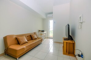 TV - Homey 2BR Apartment @ Springlake Summarecon Bekasi (Bekasi)