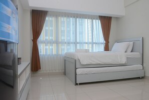 Room | 1 bedroom, free WiFi, bed sheets - Elegant and Comfy Studio at Springlake Summarecon Apartment (Bekasi)
