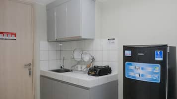 電冰箱、爐台、鍋具/餐盤/廚房用品