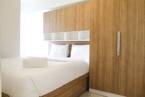 2 bedrooms, free WiFi, bed sheets - Modern Design 2BR The Springlake Summarecon Apartment (Bekasi)