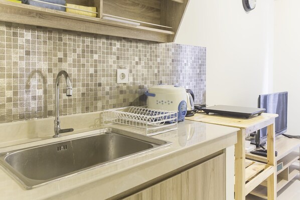 Fridge, stovetop, cookware/dishes/utensils