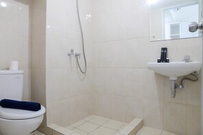 Room | Bathroom | Shower, free toiletries, towels - Homey Studio at Springlake Summarecon Bekasi Apartment (Bekasi)