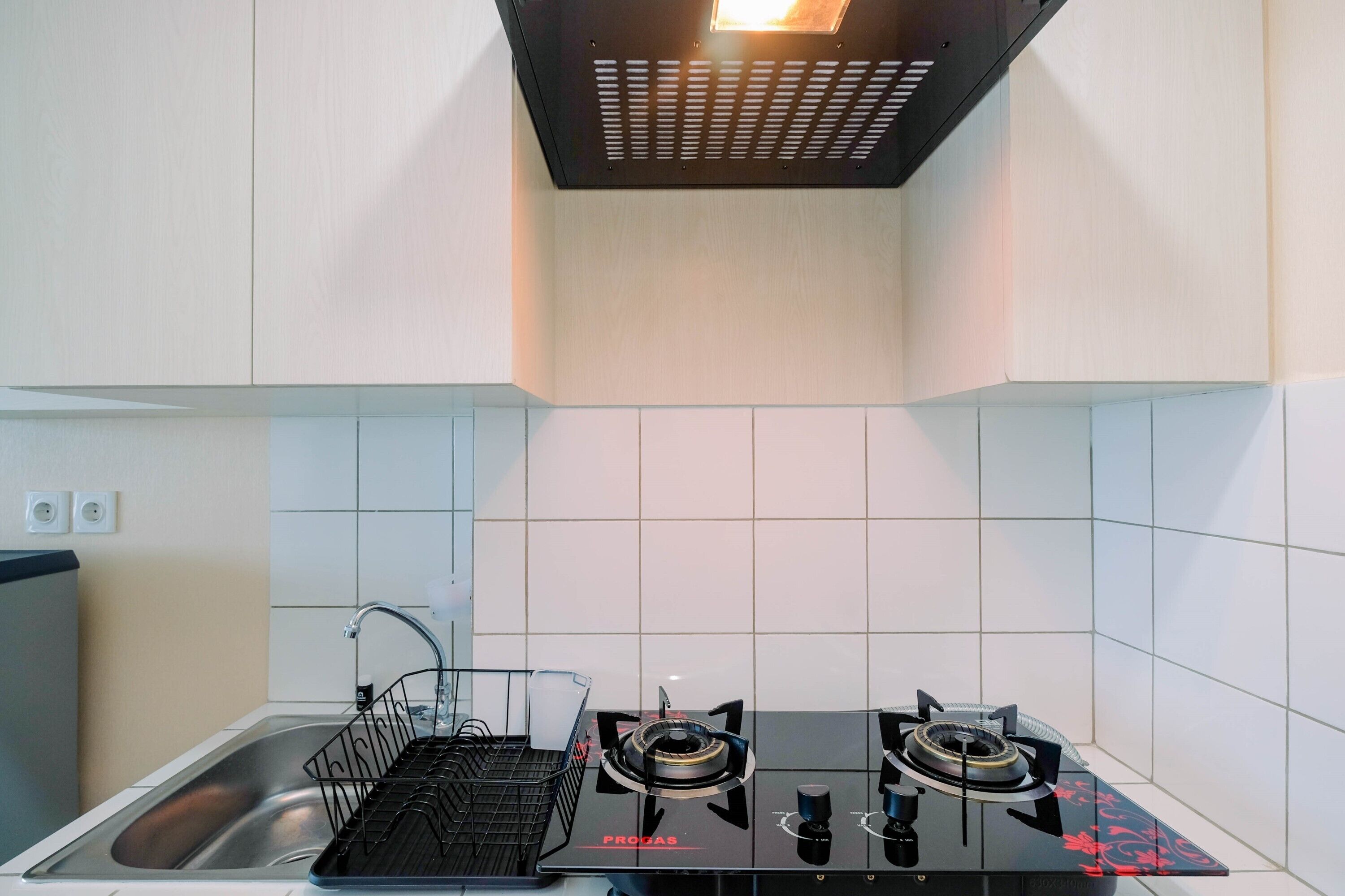 Kamar | Dapur pribadi | Lemari es, kompor, dan peralatan masak/sendok-piring