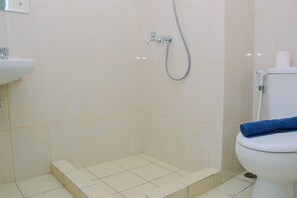 تجهيزات دش، مستلزمات مجانية للعناية الشخصية، مناشف