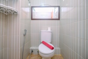 Shower, free toiletries, towels - Comfortable and Tidy Studio at Cinere Resort Apartment (Depok)