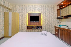 1 bedroom, free WiFi, bed sheets - Comfortable and Tidy Studio at Cinere Resort Apartment (Depok)