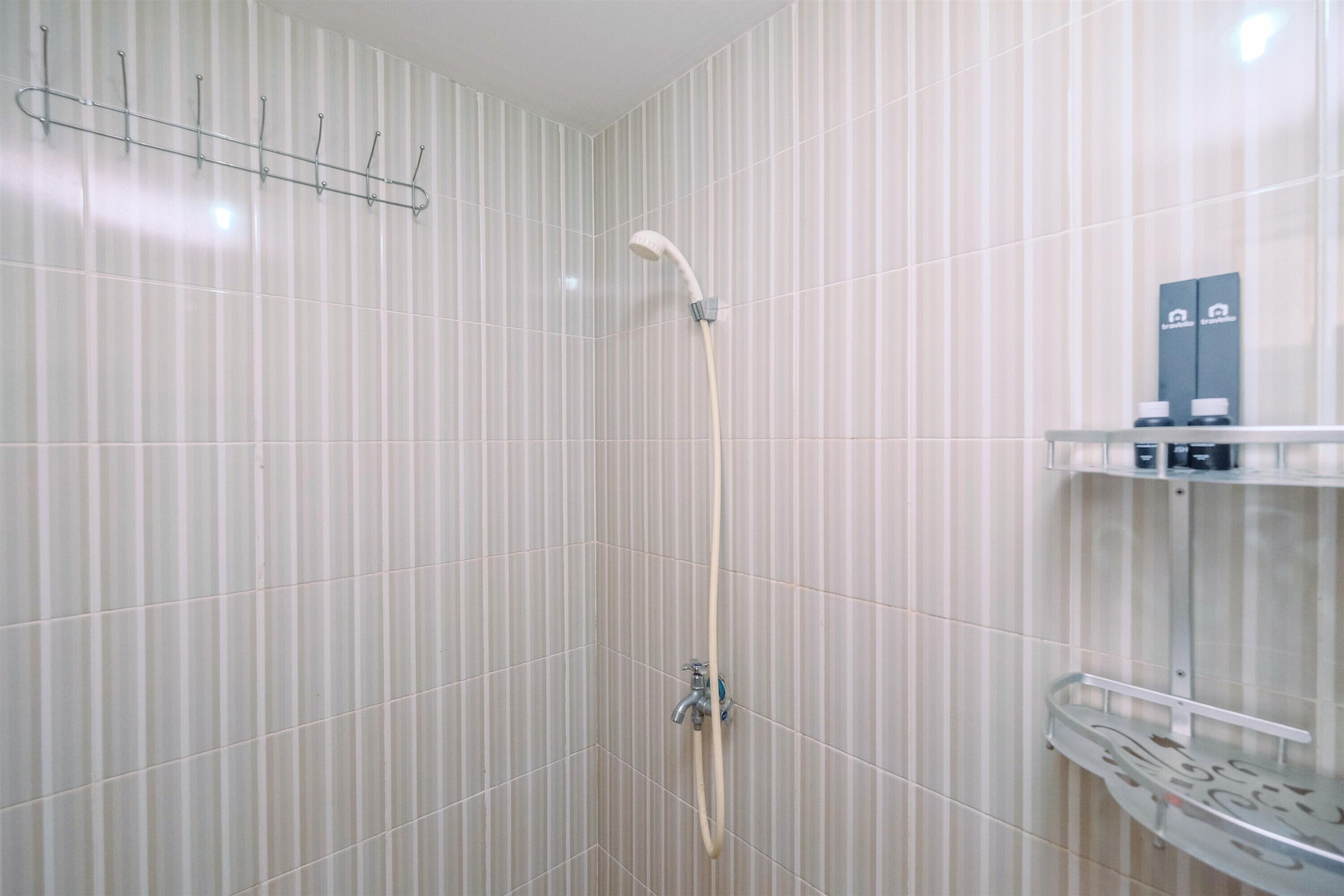 Room | Bathroom | Shower, free toiletries, towels