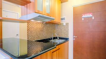 Fridge, stovetop, cookware/dishes/utensils