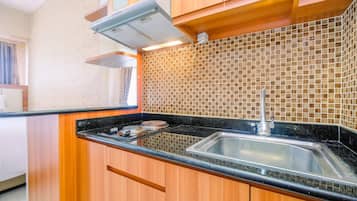 Fridge, stovetop, cookware/dishes/utensils