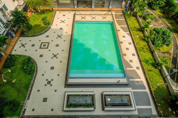 Outdoor pool - Homey and Compact 2BR Cibubur Village Apartment (Depok)