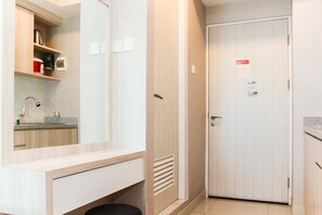 TV - Stunning Grand Kamala Lagoon Studio Apartment (Bekasi)