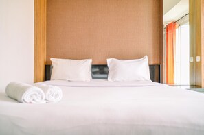 Room | 1 bedroom, free WiFi, bed sheets - Compact and Modern Studio Room at Casa De Parco Apartment (Pagedangan)