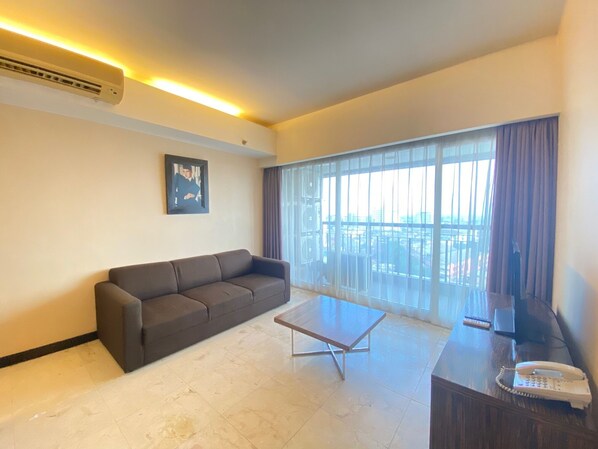 Room | Living area | TV - Prime & Cozy 3BR at Braga City Walk Apartment (Bandung)