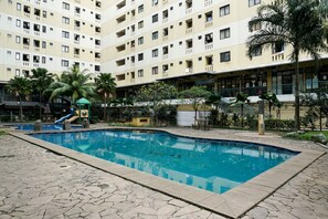Outdoor pool - Comfort Living 2BR at Kebagusan City Apartment (Jakarta)