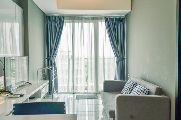 TV - Cozy Living 1BR at Casa de Parco Apartment (Pagedangan)