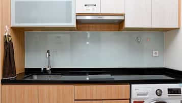 Room | Private kitchen | Fridge, stovetop, cookware/dishes/utensils