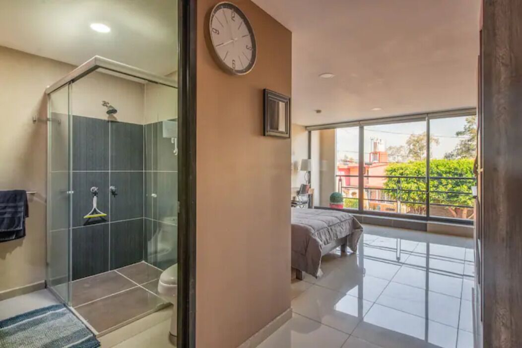 1 habitación, caja de seguridad en la habitación y escritorio 