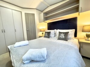 2 Schlafzimmer, BĂŒgeleisen/BĂŒgelbrett, kostenloses WLAN, BettwĂ€sche