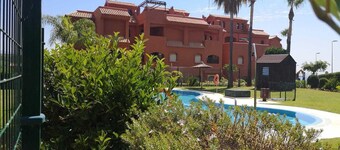 Spacious flat, very quiet and with gardens