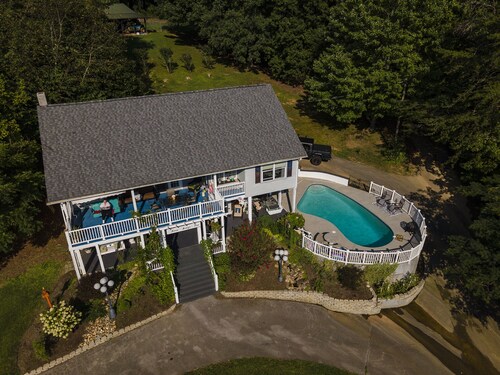 " In Ground Salt Water Pool." 3 bedrooms 2baths "Sleeps 8". 1st level.