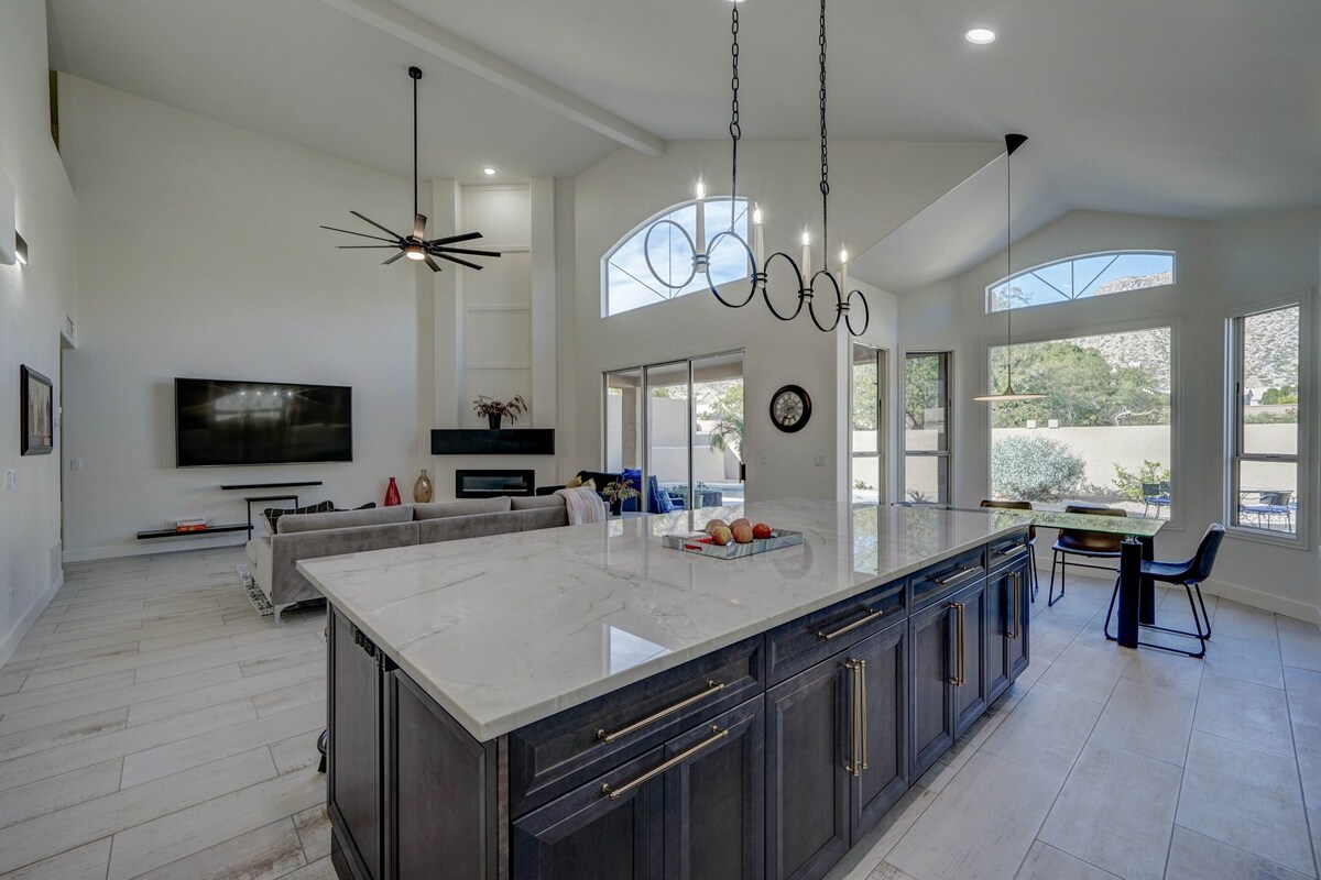 Mountain Views Heated Pool Hicking Trailheads 5 Beds 3 Baths Full Remodel Golf