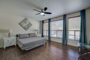 5 camere, una scrivania, ferro/asse da stiro, culla da viaggio