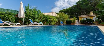 YourHouse Oratge, lovely house with private pool near the beach