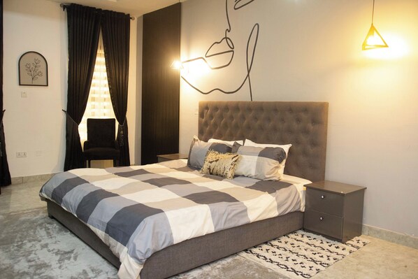 3 habitaciones, escritorio, tabla de planchar con plancha y wifi gratis