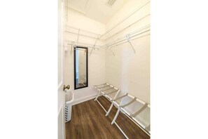 Interior - Chic Studio in Historic Downtown Pensacola (Pensacola)