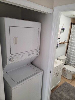 Combined shower/bathtub, hair dryer, towels, soap - LOVELY APARMENT IN MIAMI (Miami)